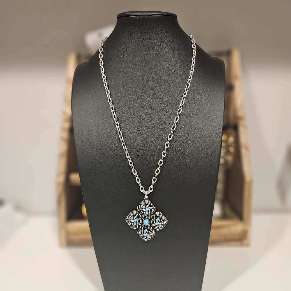 Avon Vintage 1973 Silver Quatrefoil Necklace with Blue Accents Women's Jewelry